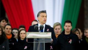 Viktor Orban podczas przemówienia pod węgierskim parlamentem w Budapeszcie