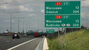 Nowa trasa S8 - wjazd do Warszawy od strony Katowic w tle centrum miasta