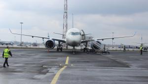 Bombardier CS100 lądował wczoraj po raz pierwszy w Warszawie fot. PLL LOT